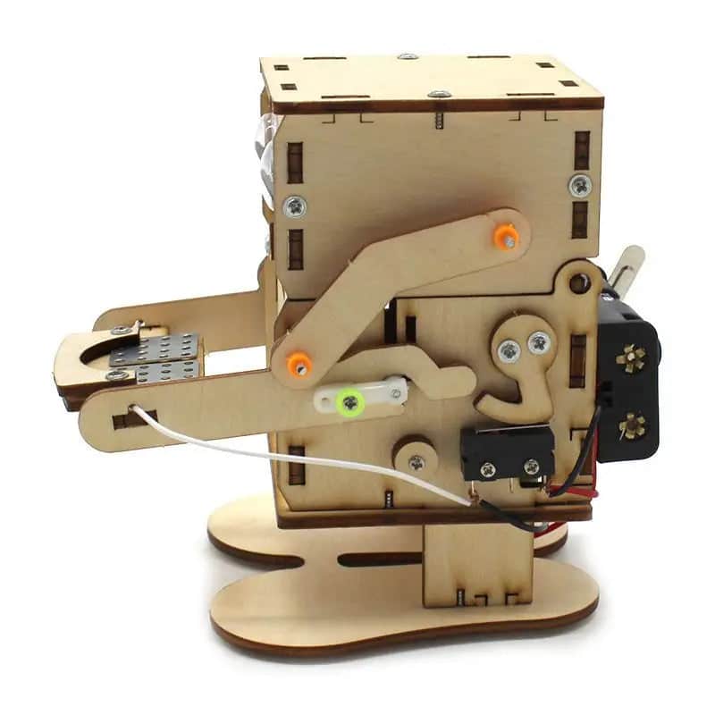 Robot Tirelire en Bois – Image 3